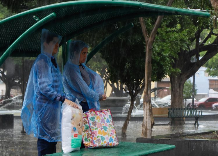 CNPC llama a la población a mantenerse alerta ante riesgos por lluvias