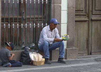 Bajan líneas de pobreza extrema por ingresos en junio