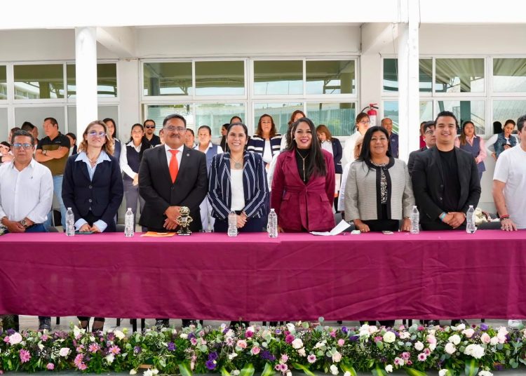 Tras firma de convenio, entrega Tonantzin Fernández becas Udlap a jóvenes cholultecas